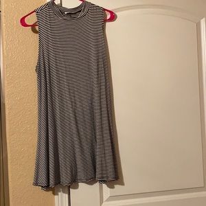 Sleeveless black and white stripped dress